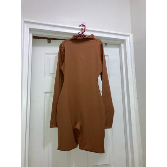 SKIMS Size Small ALL-IN-ONE LONG SLEEVE MID THIGH ONESIE CARAMEL NWT Jumpsuit - Picture 4 of 7